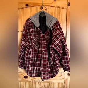 Basic Editions Men’s Plaid Medium Weight Jacket.